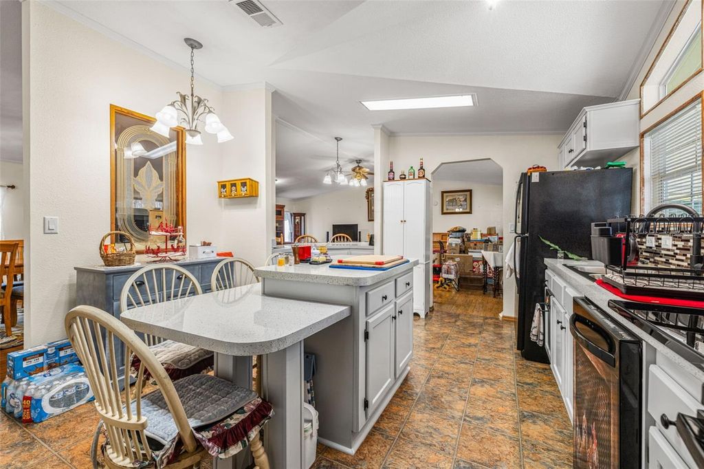 Image 15 of property listing at 714 BURNING ARROW PLACE, Plant City, FL 33566