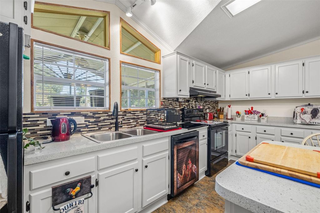 Image 16 of property listing at 714 BURNING ARROW PLACE, Plant City, FL 33566