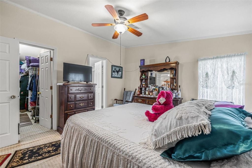 Image 20 of property listing at 714 BURNING ARROW PLACE, Plant City, FL 33566