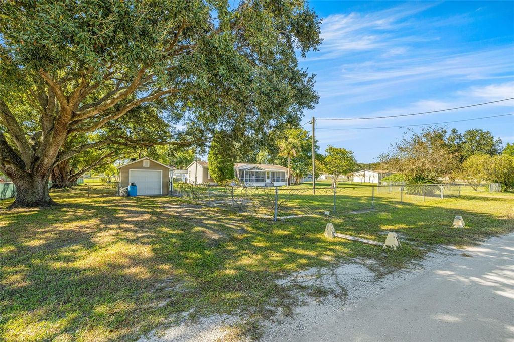 Image 3 of property listing at 714 BURNING ARROW PLACE, Plant City, FL 33566
