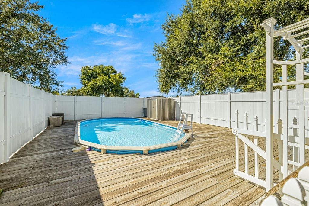 Image 29 of property listing at 714 BURNING ARROW PLACE, Plant City, FL 33566