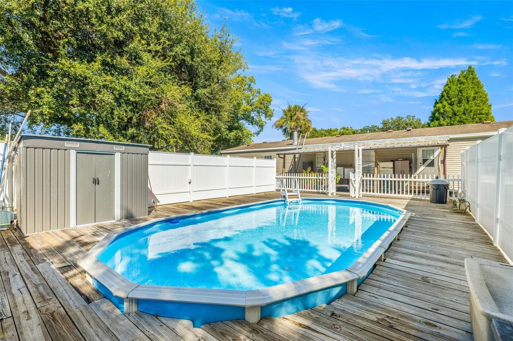 Image 30 of property listing at 714 BURNING ARROW PLACE, Plant City, FL 33566