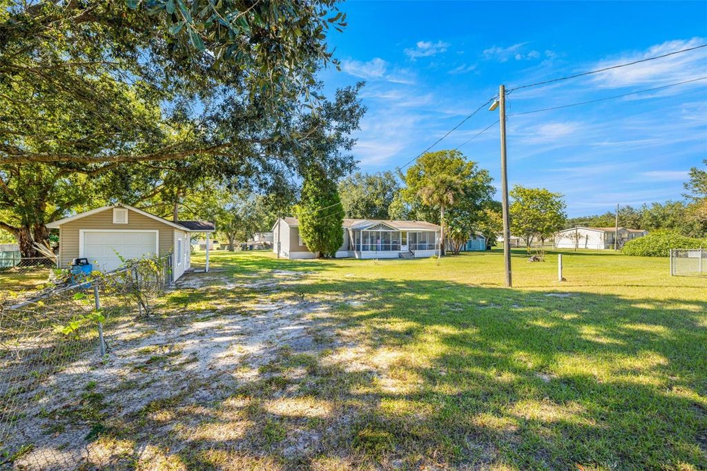 Image 4 of property listing at 714 BURNING ARROW PLACE, Plant City, FL 33566