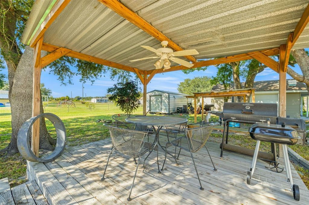 Image 31 of property listing at 714 BURNING ARROW PLACE, Plant City, FL 33566
