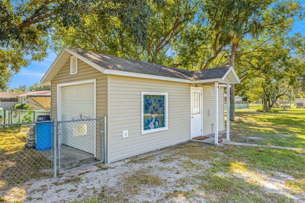 Image 32 of property listing at 714 BURNING ARROW PLACE, Plant City, FL 33566