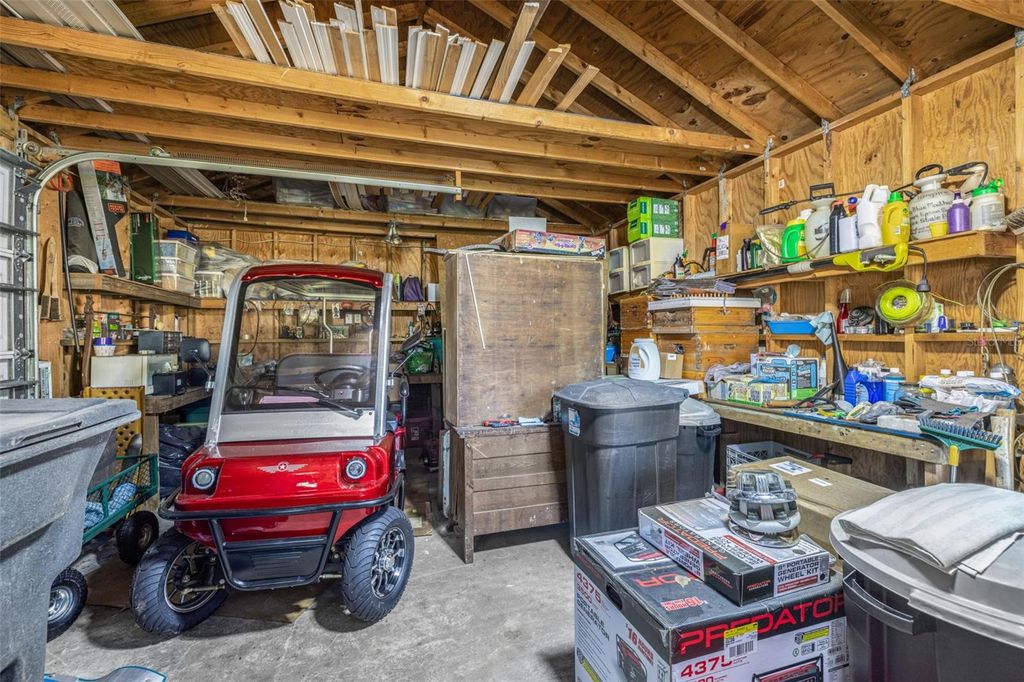 Image 35 of property listing at 714 BURNING ARROW PLACE, Plant City, FL 33566