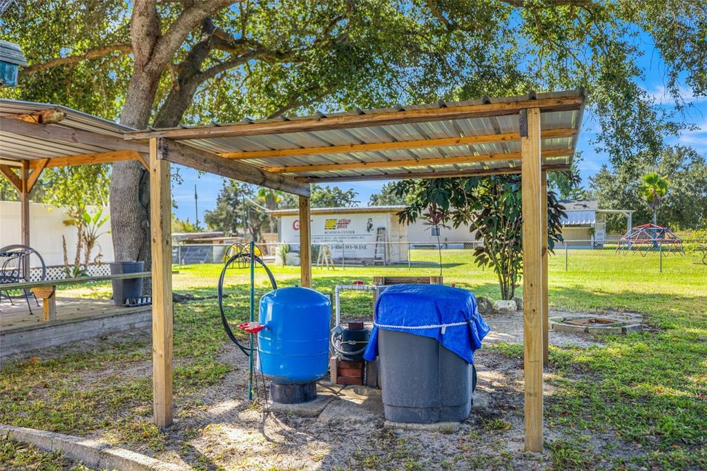 Image 36 of property listing at 714 BURNING ARROW PLACE, Plant City, FL 33566