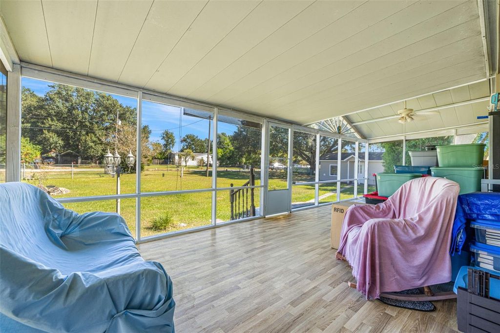 Image 5 of property listing at 714 BURNING ARROW PLACE, Plant City, FL 33566