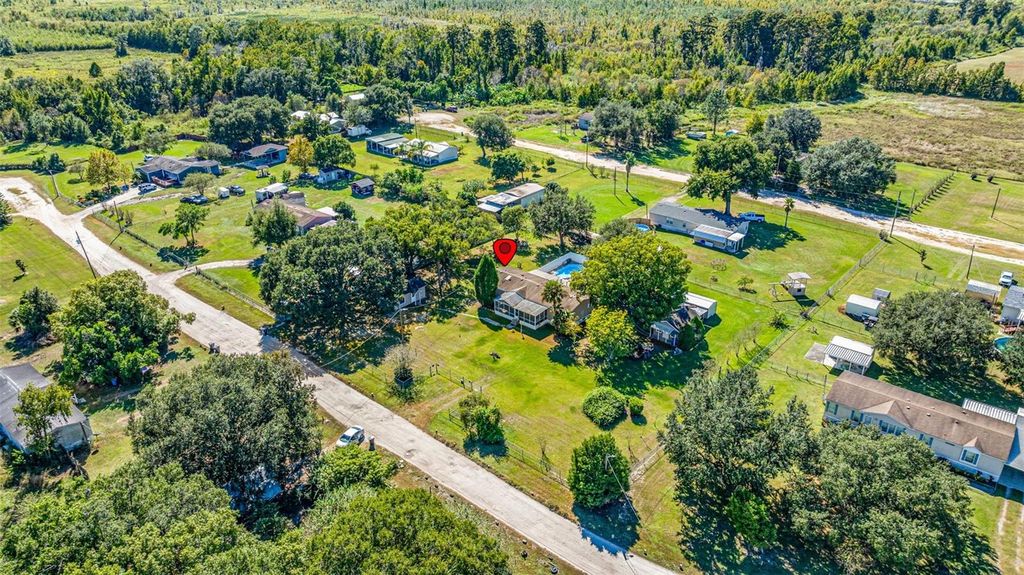 Image 42 of property listing at 714 BURNING ARROW PLACE, Plant City, FL 33566