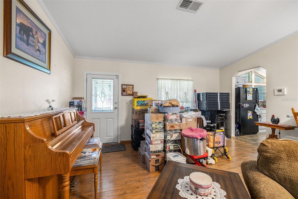 Image 7 of property listing at 714 BURNING ARROW PLACE, Plant City, FL 33566