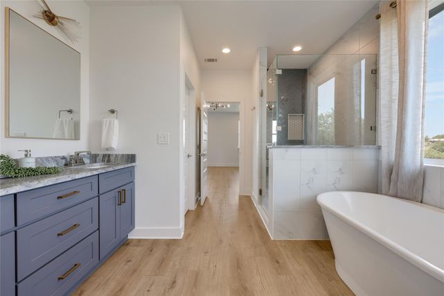 429 Summit Ridge DR N, Point Venture, TX 78645