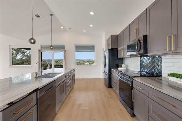 429 Summit Ridge DR N, Point Venture, TX 78645