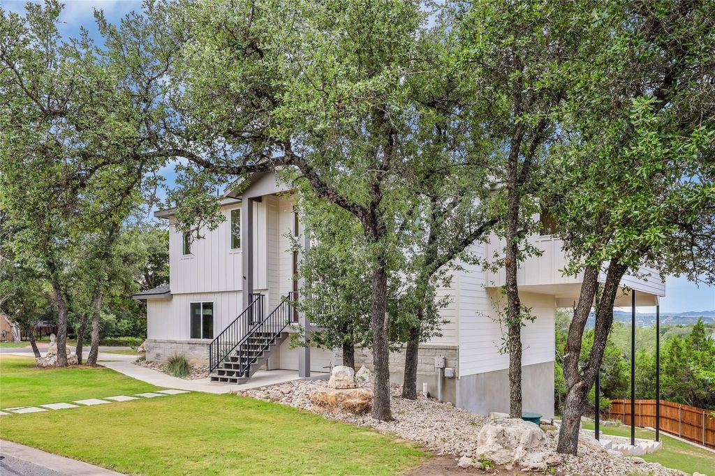 429 Summit Ridge DR N, Point Venture, TX 78645