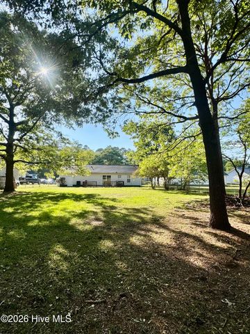 209 Chokecherry S, Richlands, NC 28574