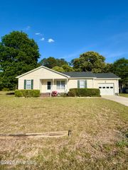 209 Chokecherry S, Richlands, NC 28574
