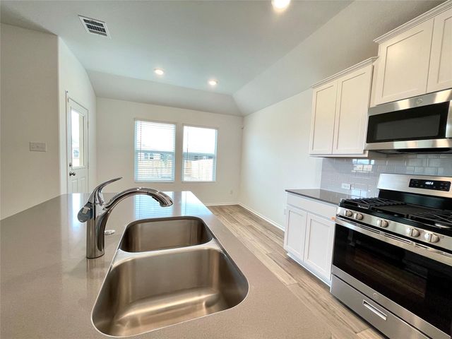 215 Magione CIR, Hutto, TX 78634