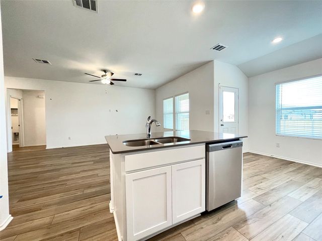 215 Magione CIR, Hutto, TX 78634