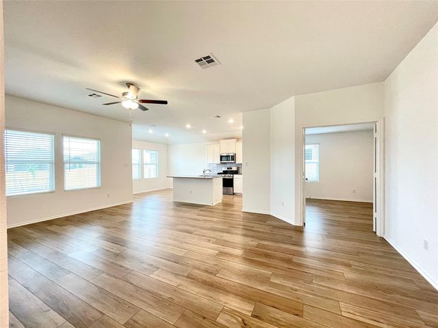 215 Magione CIR, Hutto, TX 78634