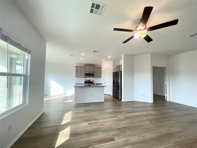 215 Magione CIR, Hutto, TX 78634