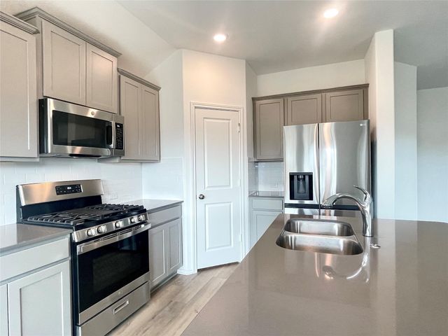 215 Magione CIR, Hutto, TX 78634