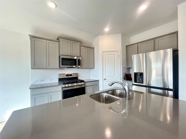 215 Magione CIR, Hutto, TX 78634