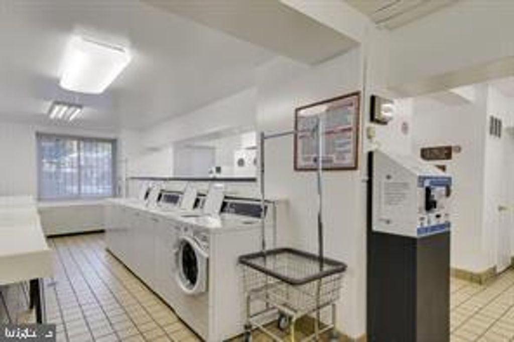 Image 15 of property listing at 1900 LYTTONSVILLE RD #1103, Silver Spring, MD 20910