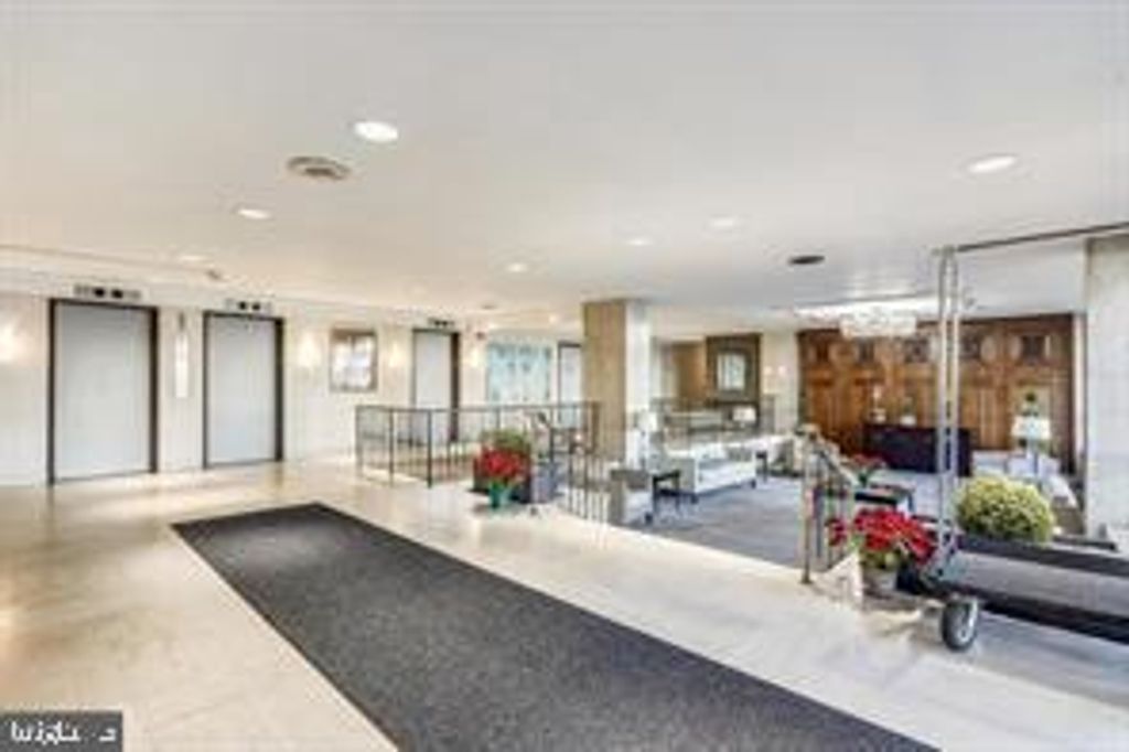 Image 18 of property listing at 1900 LYTTONSVILLE RD #1103, Silver Spring, MD 20910