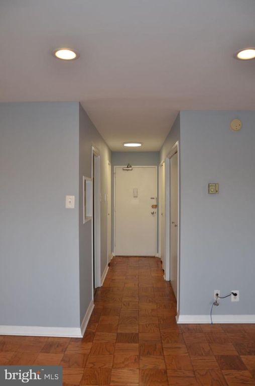 Image 2 of property listing at 1900 LYTTONSVILLE RD #1103, Silver Spring, MD 20910