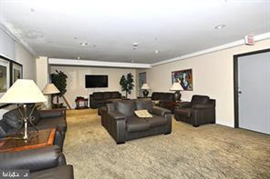 Image 20 of property listing at 1900 LYTTONSVILLE RD #1103, Silver Spring, MD 20910