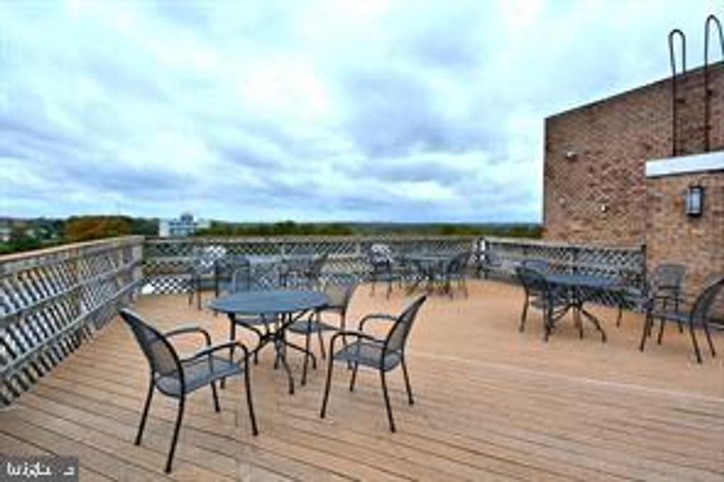 Image 24 of property listing at 1900 LYTTONSVILLE RD #1103, Silver Spring, MD 20910