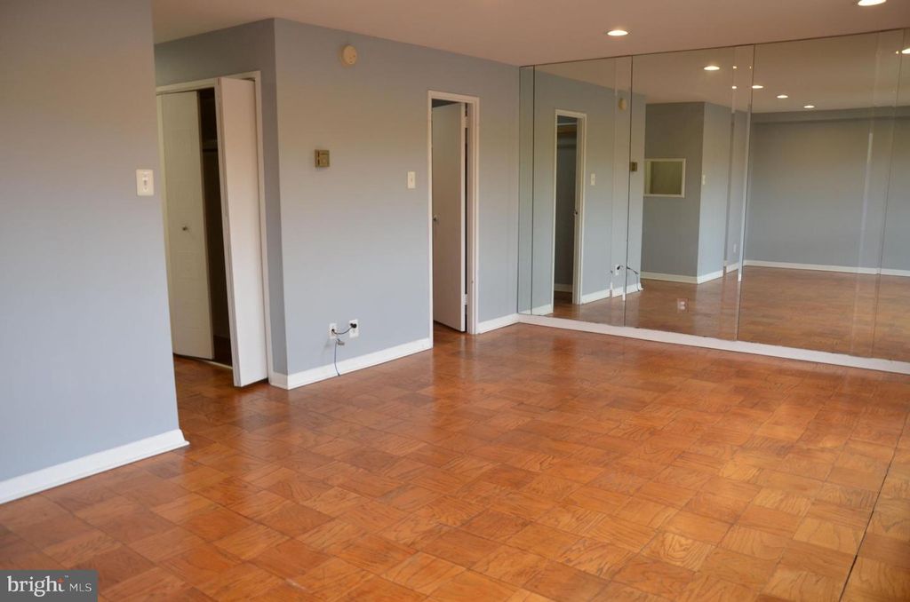 Image 3 of property listing at 1900 LYTTONSVILLE RD #1103, Silver Spring, MD 20910