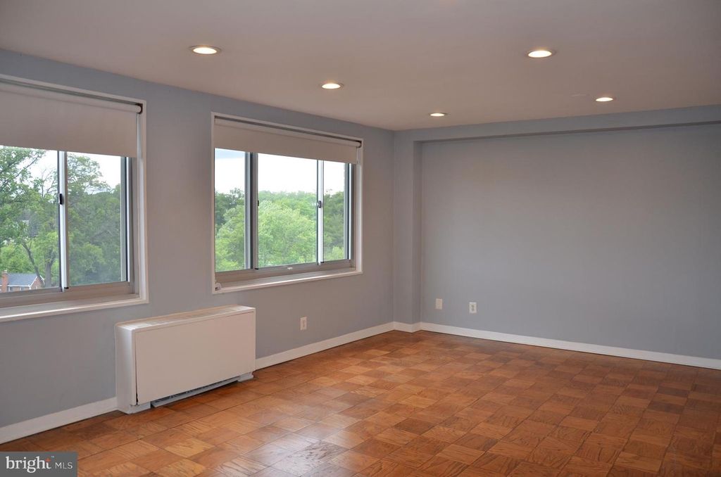 Image 4 of property listing at 1900 LYTTONSVILLE RD #1103, Silver Spring, MD 20910