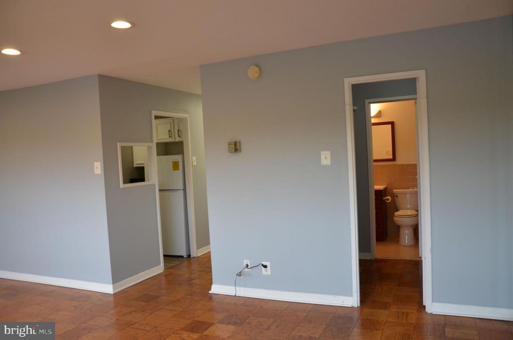 Image 5 of property listing at 1900 LYTTONSVILLE RD #1103, Silver Spring, MD 20910