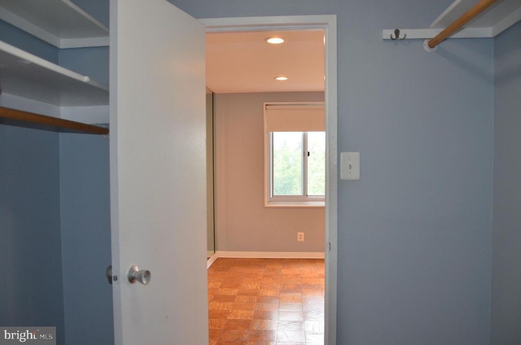 Image 7 of property listing at 1900 LYTTONSVILLE RD #1103, Silver Spring, MD 20910