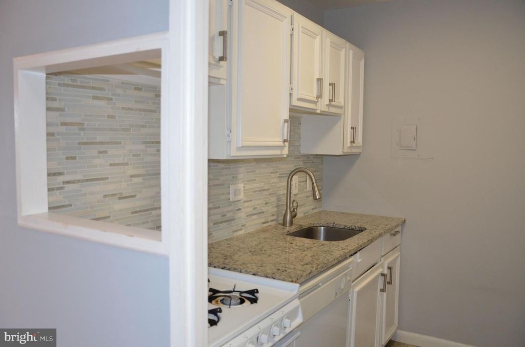 Image 8 of property listing at 1900 LYTTONSVILLE RD #1103, Silver Spring, MD 20910