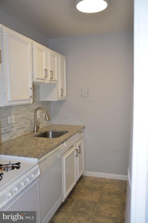 Image 9 of property listing at 1900 LYTTONSVILLE RD #1103, Silver Spring, MD 20910