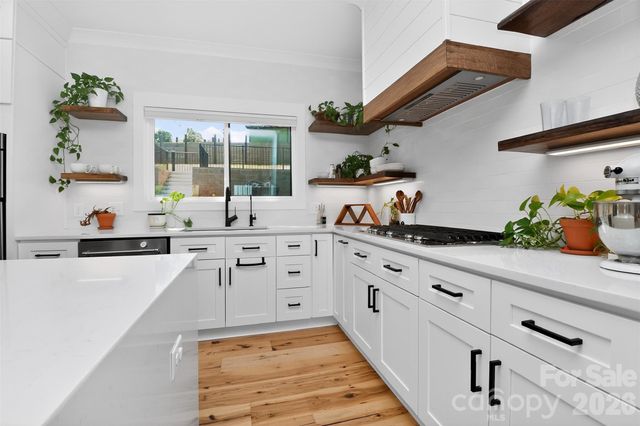 5026 Buckingham Drive, Charlotte, NC 28209
