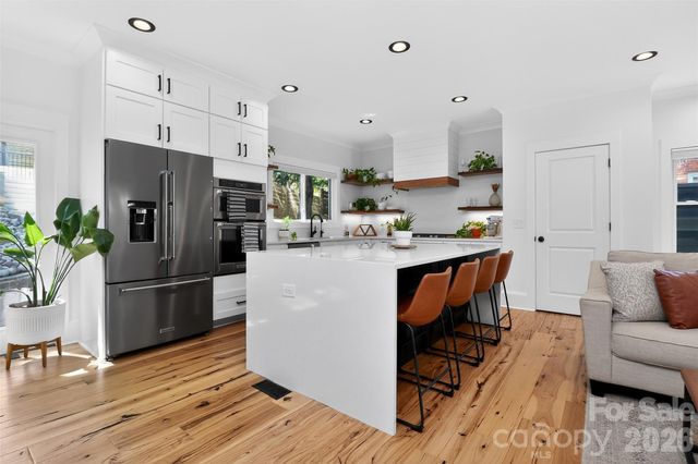 5026 Buckingham Drive, Charlotte, NC 28209