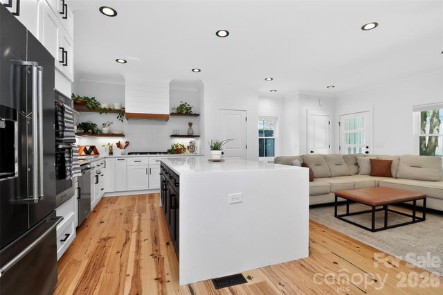 5026 Buckingham Drive, Charlotte, NC 28209