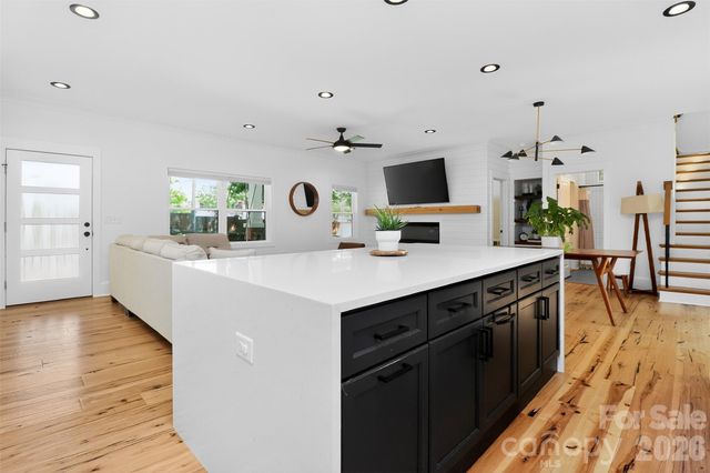5026 Buckingham Drive, Charlotte, NC 28209