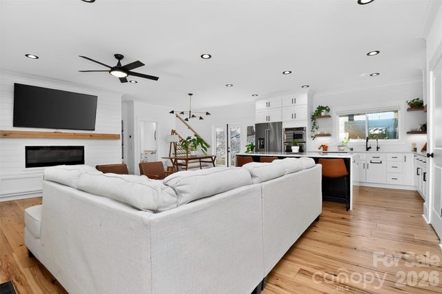 5026 Buckingham Drive, Charlotte, NC 28209
