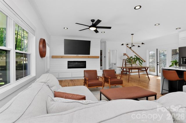 5026 Buckingham Drive, Charlotte, NC 28209