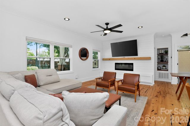 5026 Buckingham Drive, Charlotte, NC 28209