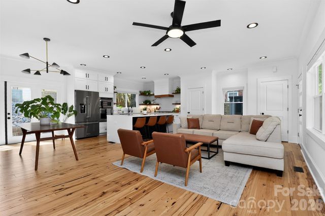 5026 Buckingham Drive, Charlotte, NC 28209