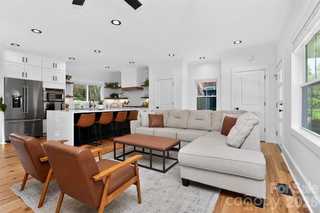 5026 Buckingham Drive, Charlotte, NC 28209