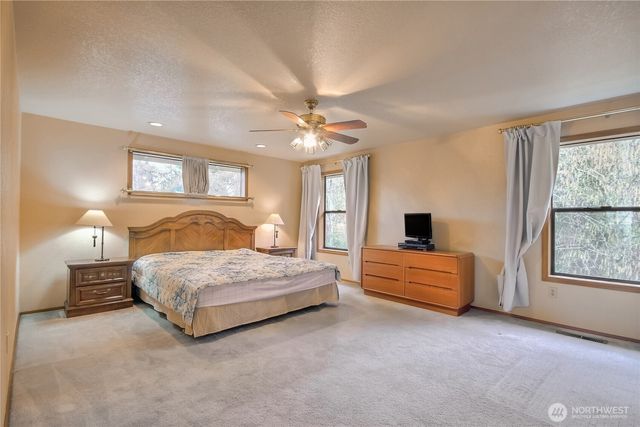 32026 11th Avenue SW, Federal Way, WA 98023