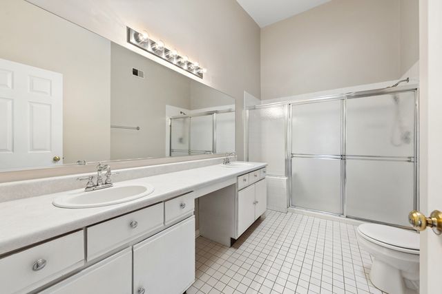 240 Ashbury Lane W 6, Roselle, IL 60172