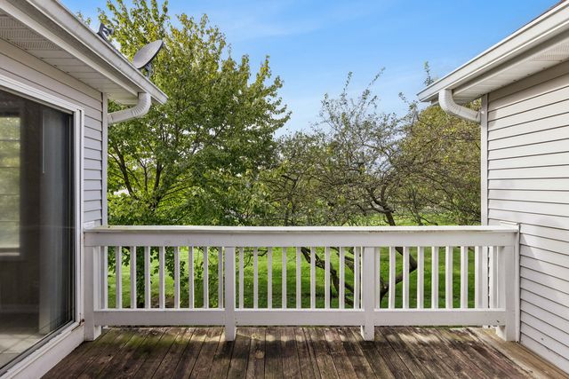 240 Ashbury Lane W 6, Roselle, IL 60172