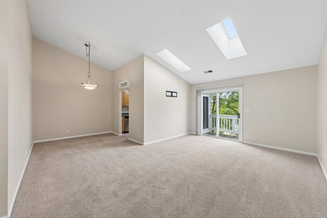 240 Ashbury Lane W 6, Roselle, IL 60172