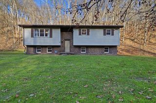 1035 California Dr, California, PA 15423